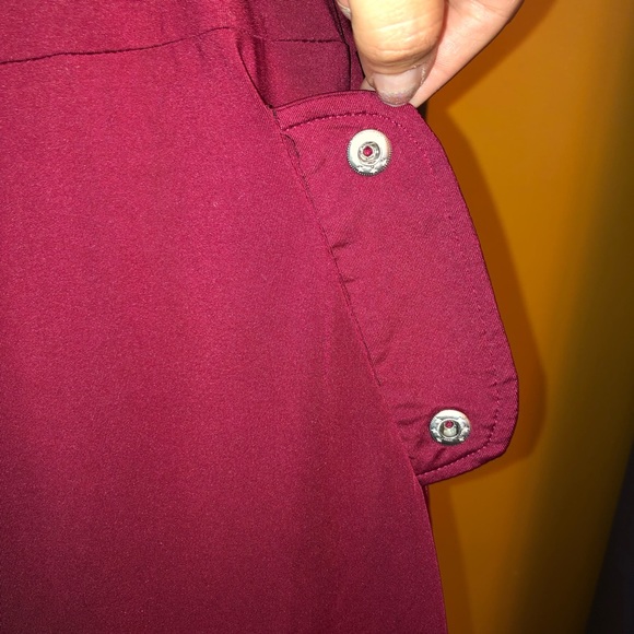 FREE if added to any size bundle!⚡️Weird Comfy Burgandyish Cropped Leggings 2X⚡️ - Picture 4 of 4